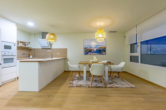 Ny villa med takterrasse - 3 soverom og 3 bad - Stor uteplass med privat basseng