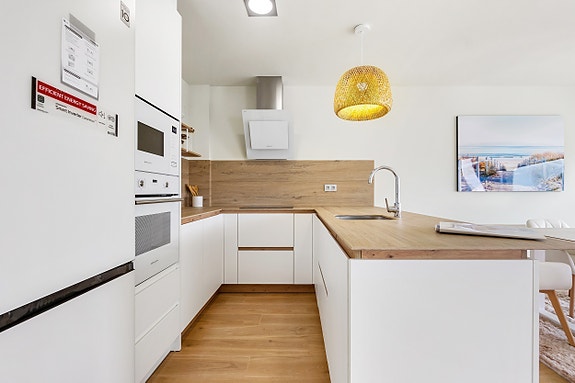 Ny villa med takterrasse - 3 soverom og 3 bad - Stor uteplass med privat basseng