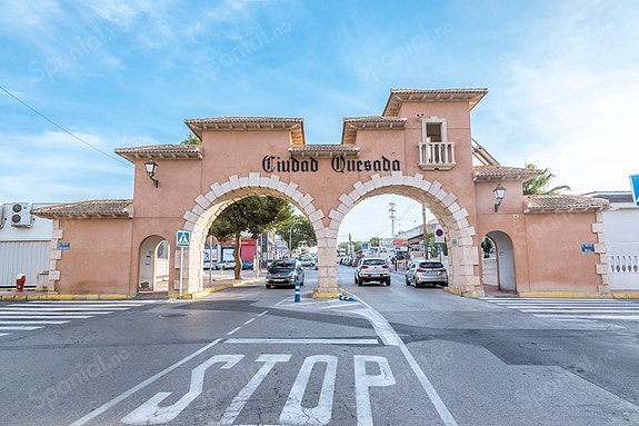 Ny villa med takterrasse - 3 soverom og 3 bad - Stor uteplass med privat basseng