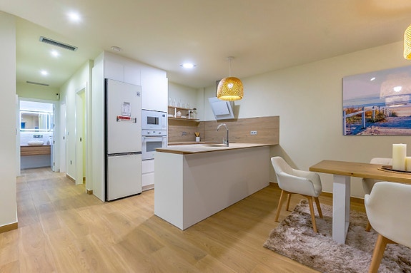 Nydelig moderne villa | 3 soverom og 2 bad | Stor uteplass med basseng