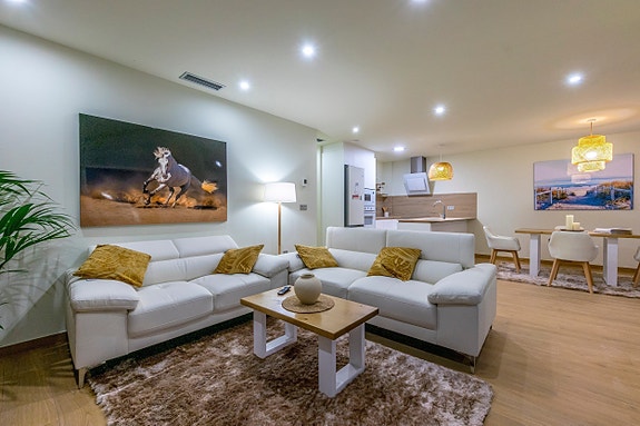 Nydelig moderne villa | 3 soverom og 2 bad | Stor uteplass med basseng