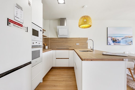 Nydelig moderne villa | 3 soverom og 2 bad | Stor uteplass med basseng