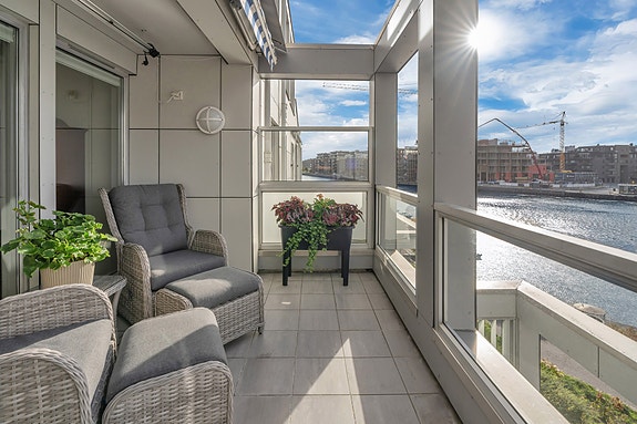 Velkommen til Høivold Brygge 10 / 3. etasje, deilig utsikt fra solrik balkong