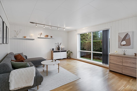 Eiendomsmegler 1 har gleden av å presentere denne flotte endeleiligheten i 1. etasje i Persheia 38 E.