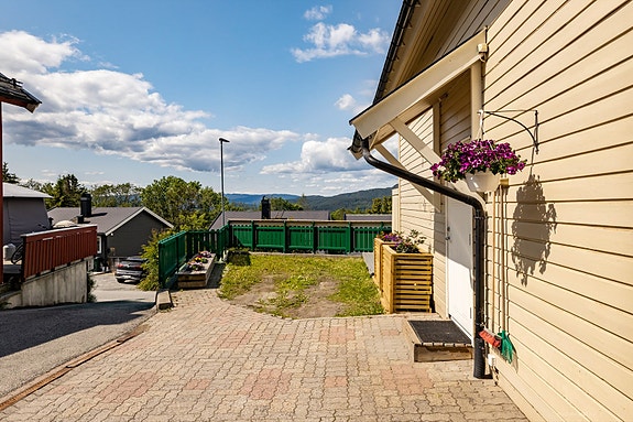 Plass til både bil, bobil og henger