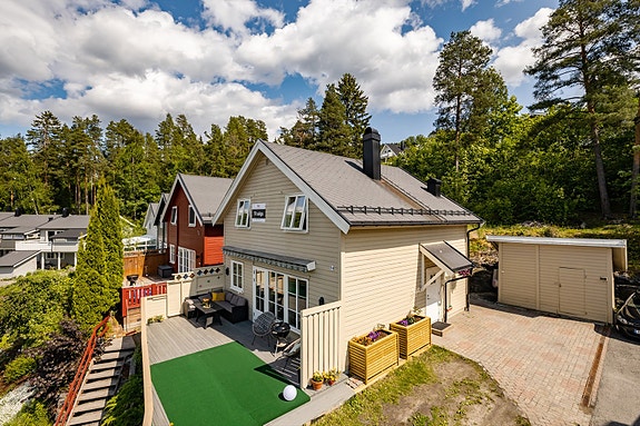 Fasade med fine uteområder