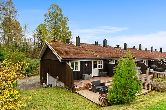 Velkommen til Østliveien 20F - Enderekkehus med svært attraktiv beliggenhet på Østlifeltet i Askim!