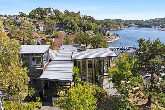 Velkommen til en sjelden perle - Hånestangen 45 - solrikt, sjønært og helt unikt! En eiendom som må oppleves.