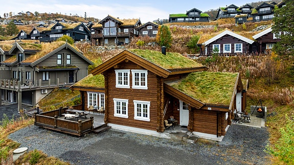 PrivatMegleren har nå gleden av å presentere Holtarbakken 26 - En fantastisk kvalitetshytte fra Flatdal Håndlaft med moderne og lekre innredninger. Foto: Tor Helge Thorsen