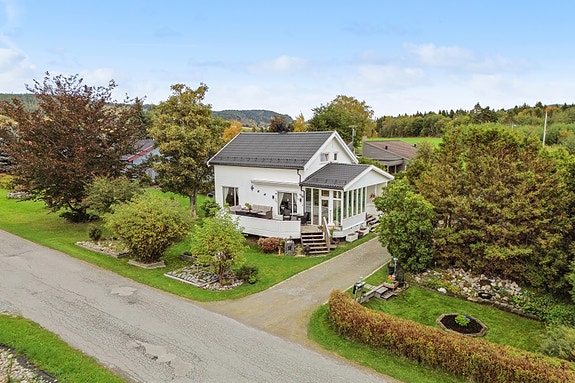 Velkommen til Lundsengvegen 18, presentert av EiendomsMegler 1 v/ Kjetil Sandmo