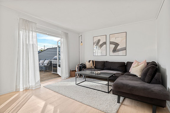 Velkommen til Rognelia 23C! Boligen er presentert av Simon Aarhus v/Aktiv eiendomsmegling avd. Kristiansand