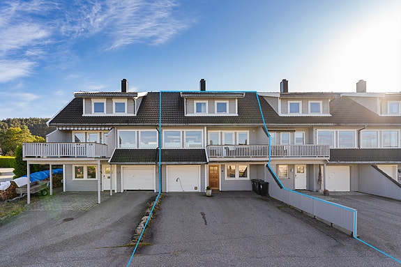 Stort rekkehus med garasje