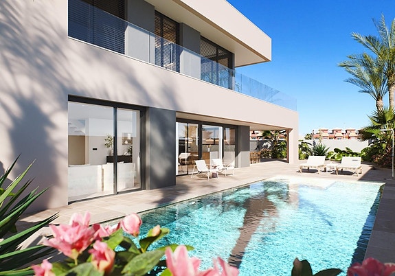 Eksklusiv strandvilla med 5 soverom og 5 bad - 100 meter fra stranden med privat basseng og dobbel garasje