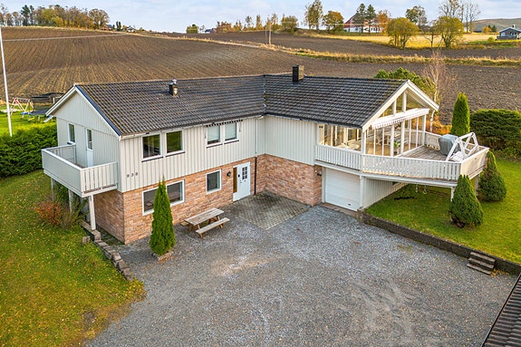 Velkommen til Henningvegen 938, presentert av EiendomsMegler 1 v/ Jim Håkon Karlsen