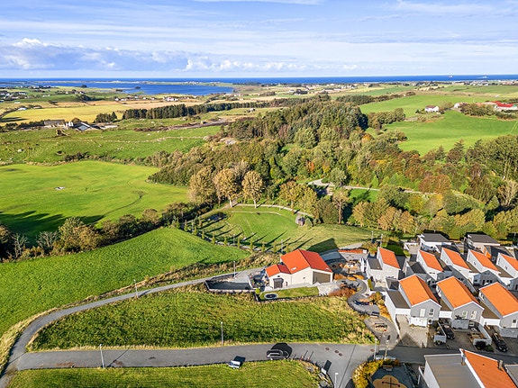 Velkommen til Marta Jordmorsveg 19! Presenteres av Salte i PrivatMegleren Jæren.