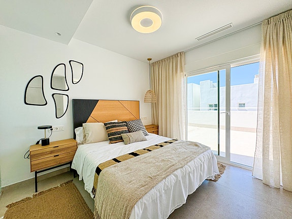 Klar for innflytting | Villa med privat basseng og takterrasse | Romslig planløsning - 3 soverom og 3 bad