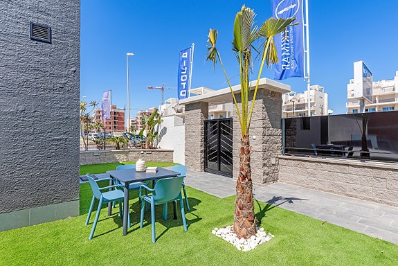 Moderne leilighet med 3 soverom og 2 bad - Stor terrasse - Leveres møblert og klar til innflytting - Turistlisens