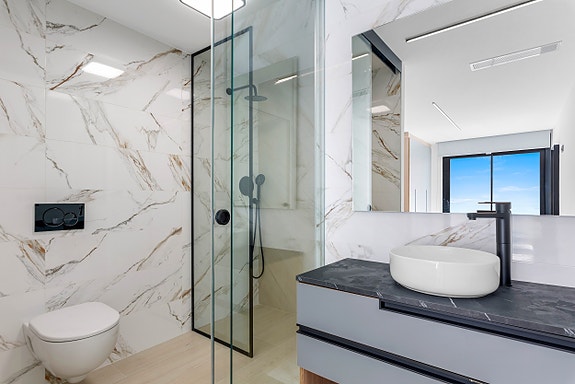 Penthouse med stor takterrasse, utsikt til La Mata-lagunen og tilgang til spa, gym og bassengområde - Turistlisens