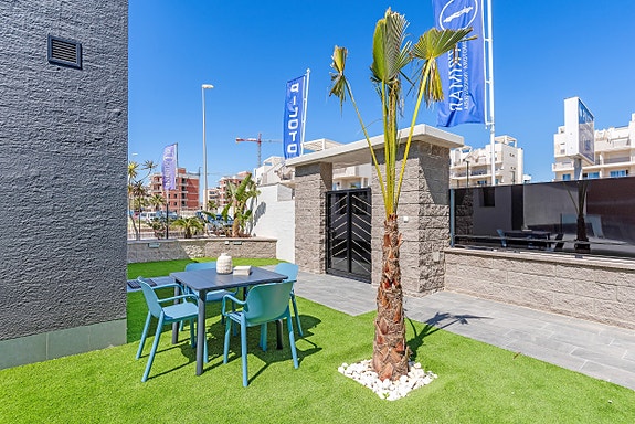 Penthouse med stor takterrasse, utsikt til La Mata-lagunen og tilgang til spa, gym og bassengområde - Turistlisens