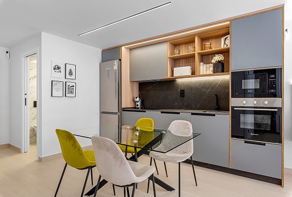 Penthouse med stor takterrasse, utsikt til La Mata-lagunen og tilgang til spa, gym og bassengområde - Turistlisens