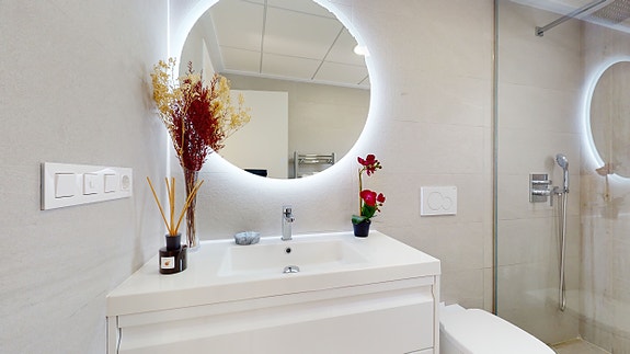 NYBYGG! Moderne rekkehus med attraktiv beliggenhet | Stor hage | 3 soverom og 2 bad | Takterrasse | Flotte fellesområder