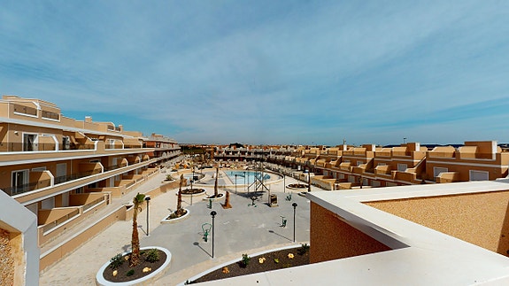 NYBYGG! Moderne rekkehus med attraktiv beliggenhet | Stor hage | 3 soverom og 2 bad | Takterrasse | Flotte fellesområder