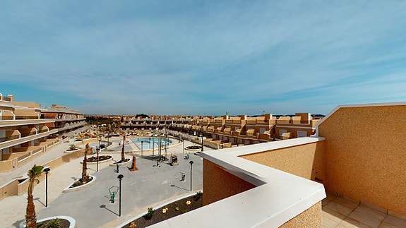 NYBYGG! Moderne rekkehus med attraktiv beliggenhet | Stor hage | 3 soverom og 2 bad | Takterrasse | Flotte fellesområder