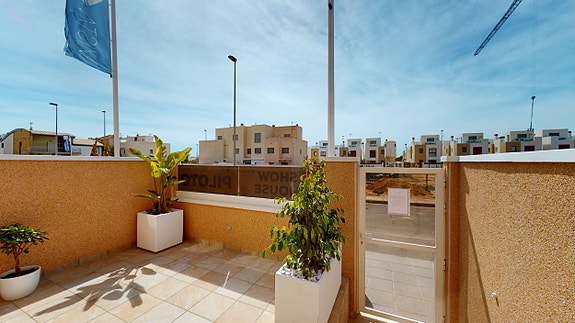 NYBYGG! Moderne rekkehus med attraktiv beliggenhet | Stor hage | 3 soverom og 2 bad | Takterrasse | Flotte fellesområder