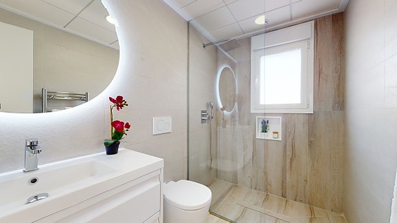 NYBYGG! Moderne rekkehus med attraktiv beliggenhet | Stor hage | 3 soverom og 2 bad | Takterrasse | Flotte fellesområder