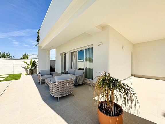 Nøkkelferdig villa | Privat basseng og takterrasse | Romslig planløsning - 3 soverom og 3 bad