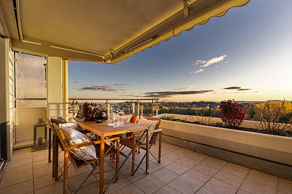 Velkommen til Basaltveien 49 - presentert av Elise Riise Johnsen, tlf. 90 11 08 66. Fotograf: Natalia Harlia v/Harlia Foto.