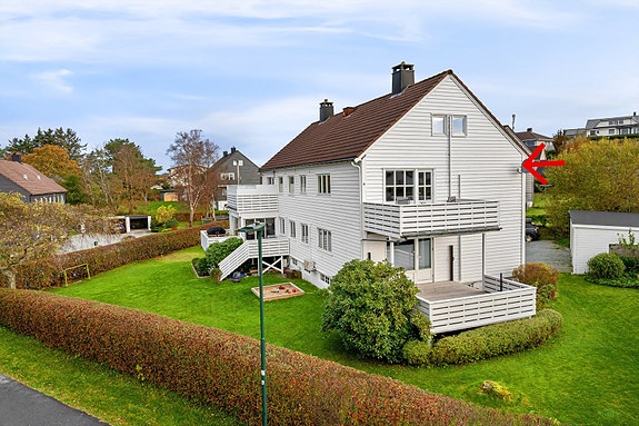 Sande Terrasse 32C - En pen selveierleilighet over to plan med 3 soverom.
