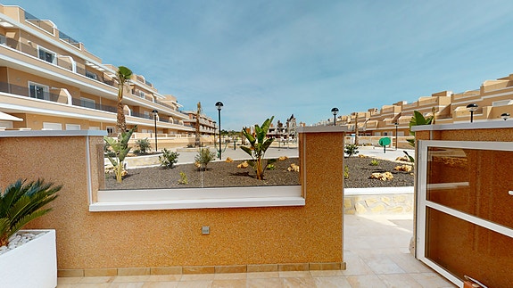 Nybygg! Leilighet med 3 soverom, stor hage og terrasse | Flotte fellesområder | Parkering og bod