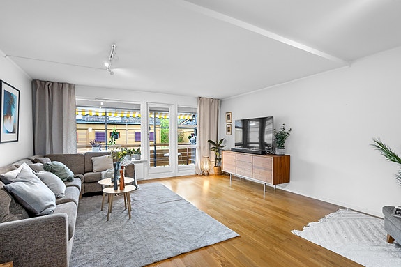 Velkommen til Skøyenveien 61, en familievennlig 4-roms i populære Øvre Silkestrå på Skøyen.