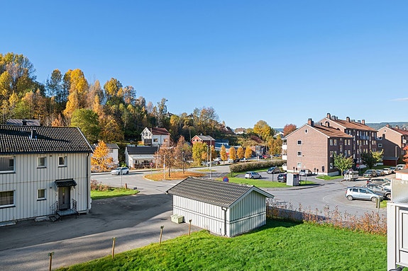 I nærområde finnes flere gode barnehager og skoler i umiddelbar nærhet.