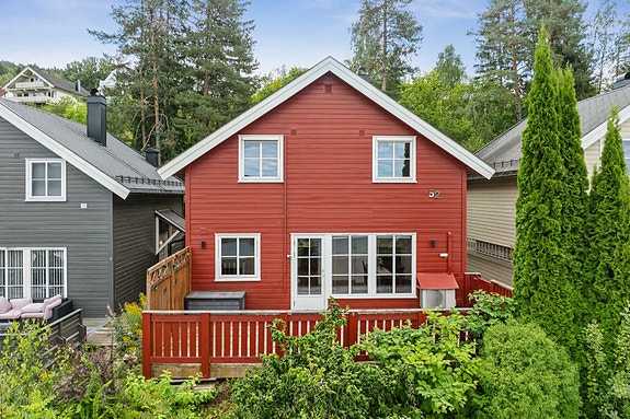 En koselig mindre enebolig beliggende høyt og fritt!