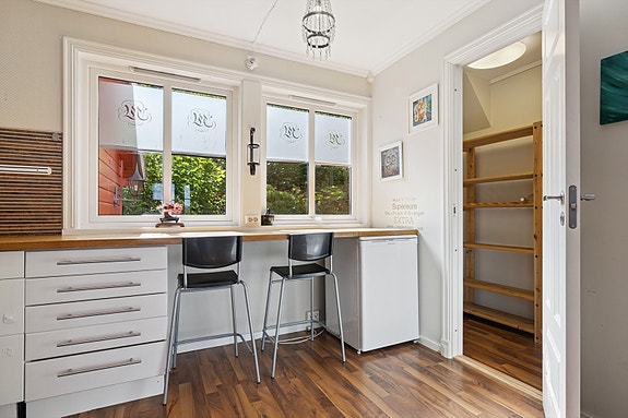 Praktisk "matbod" bak kjøkkenet