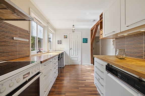 Samtlige hvitevarer medfølger handelen