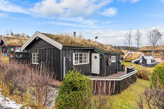 Eiendomsmegler 1 v/Albin Leo Bakkemo har gleden av å presentere Breesgarden 12! (Foto: Interiørfoto, Torstein Uthaug)