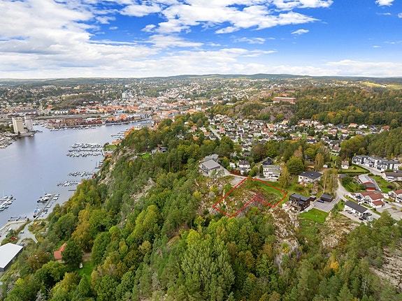 Velkommen til denne unike tomten i Brønnhøydveien 7! (tomtemarkering er kun av illustrativ karakter)