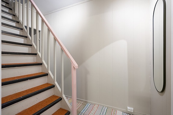 Trappoppgang fra hovedetasje til loftetasje