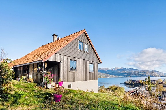 Sturla Nødtvedt og Eiendomsmegler Norge har gleden av å presentere Byrkjelandsvegen 37!