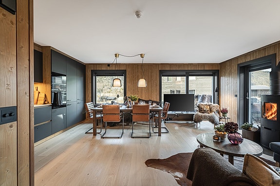 Velkommen til Vaarstølen! Presenteres av Helge B. Enitch og Hege M. Moen v/ Fjellmegleren Hemsedal.