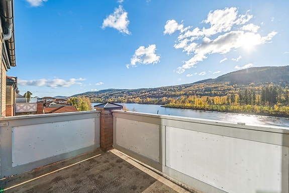 Balkongene er under rehabilitering og vil bli innglasset og utrolig fine