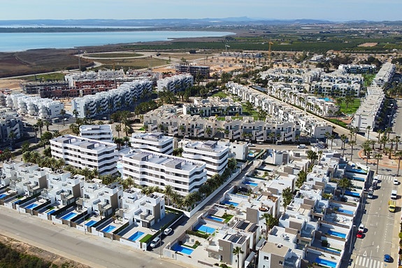 Moderne leilighet med solrik terrasse - Tilgang til basseng, spa og treningsområde