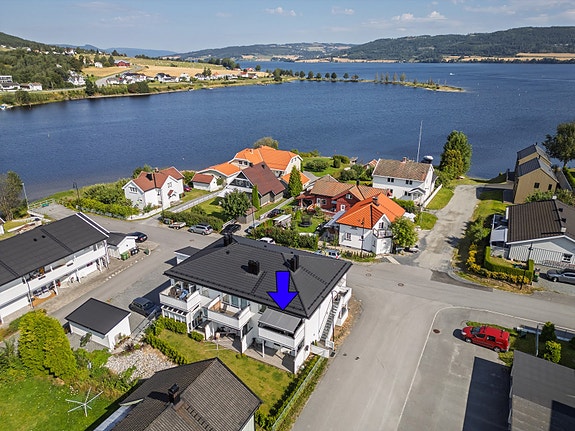 Velkommen til Nesgata 6F på Nesbakken i Jevnaker sentrum.