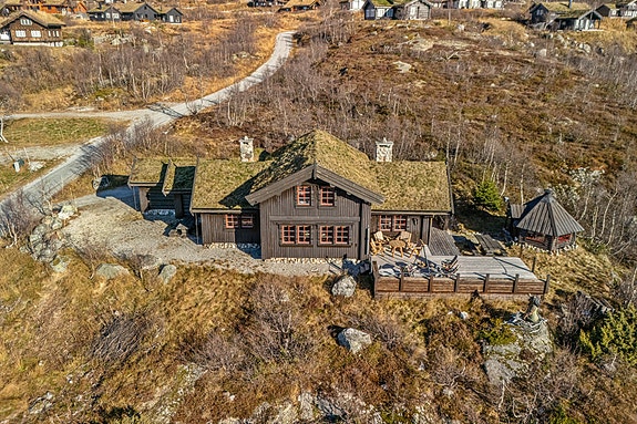 Velkommen til Tvitjønnvegen 13! En eventyrlig laftehytte med panoramautsikt - ca. 1,2 mål tomt