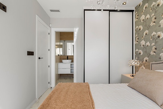 Penthouse-leilighet | Takterrasse på 70 m2 | 3 soverom og 2 bad | Nydelige fellesområder | Høye kvaliteter