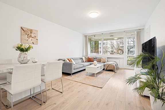 Lokalmegler Paria M. Mojaver v/DNB Eiendom har gleden av å presentere Kristoffer Robins vei 64!