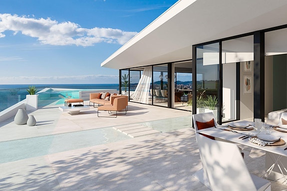 Eksklusiv penthouse med stor terrasse og fantastisk havutsikt! Gangavstand til strand. Nydelige fellesområder.